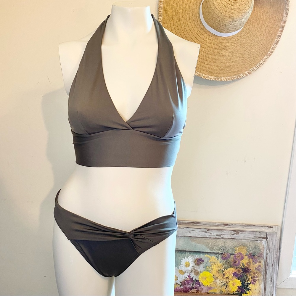 🌲 Tommy Bahama // Two Piece Bikini Halter Top and Knotted Bottom